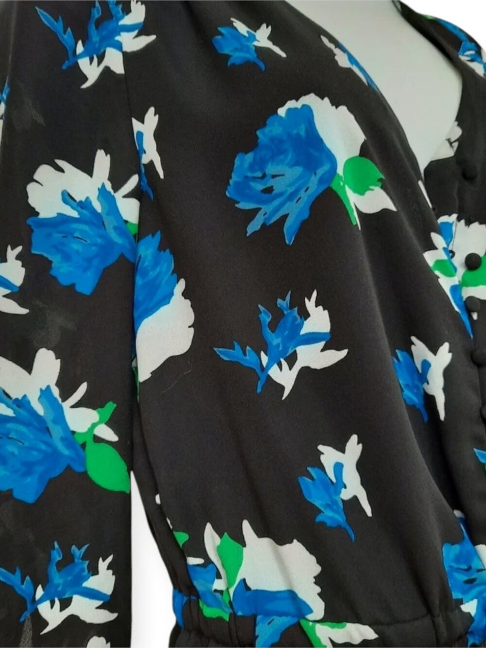Lila Rose Floral Romper Women’s Size 4 Black Blue White Button Front - Picture 9 of 13